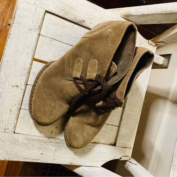 Clarks size 7 tan lace boots high heels - Picture 1 of 7